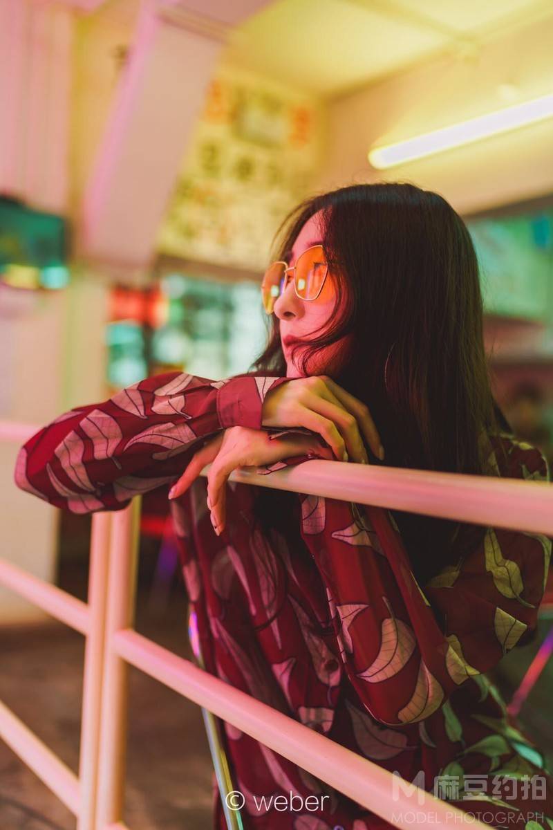 情绪模特