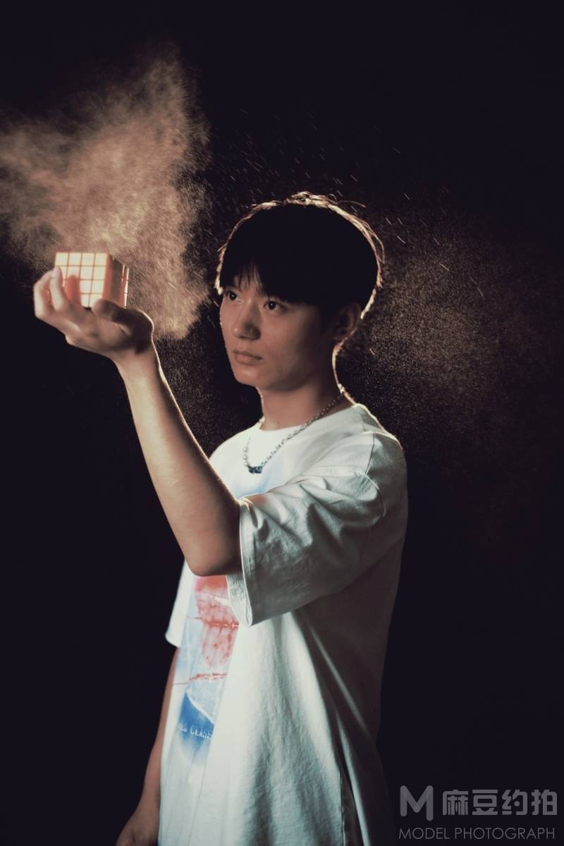 情绪模特