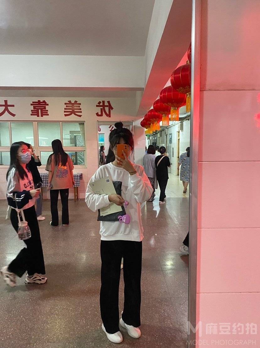 校园模特