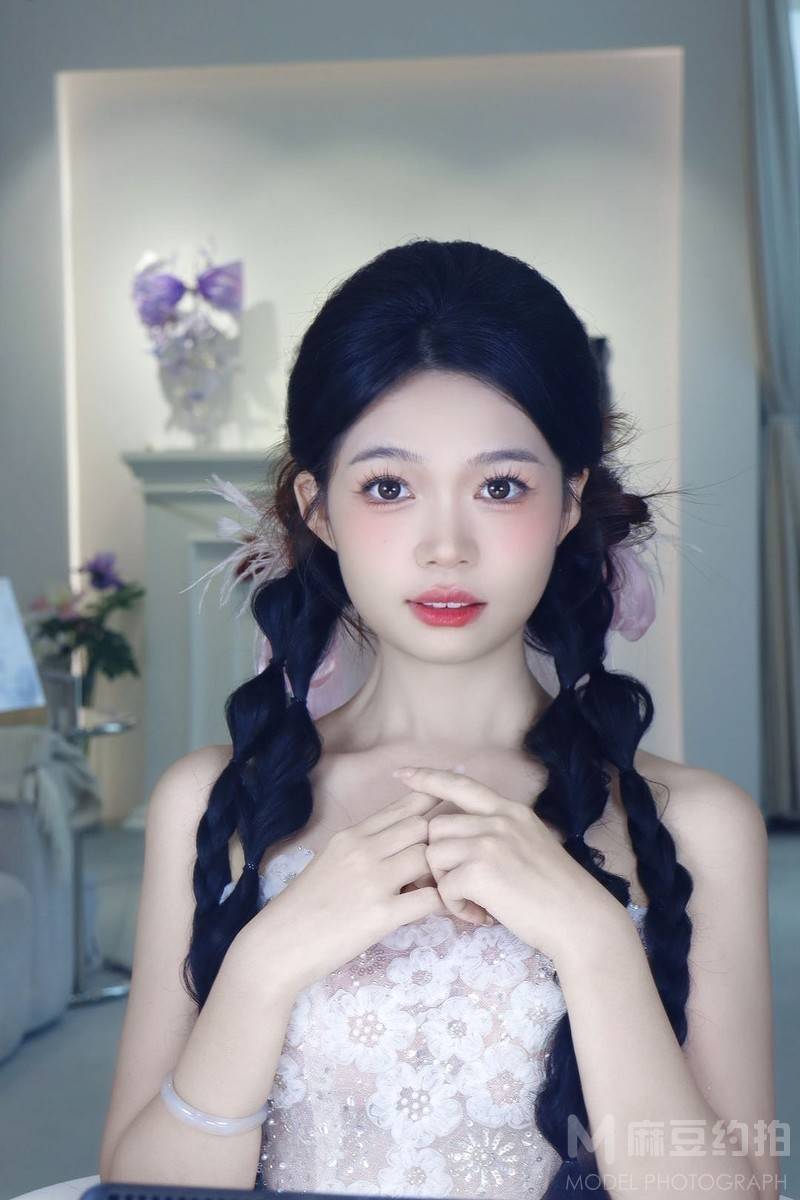 妆容模特