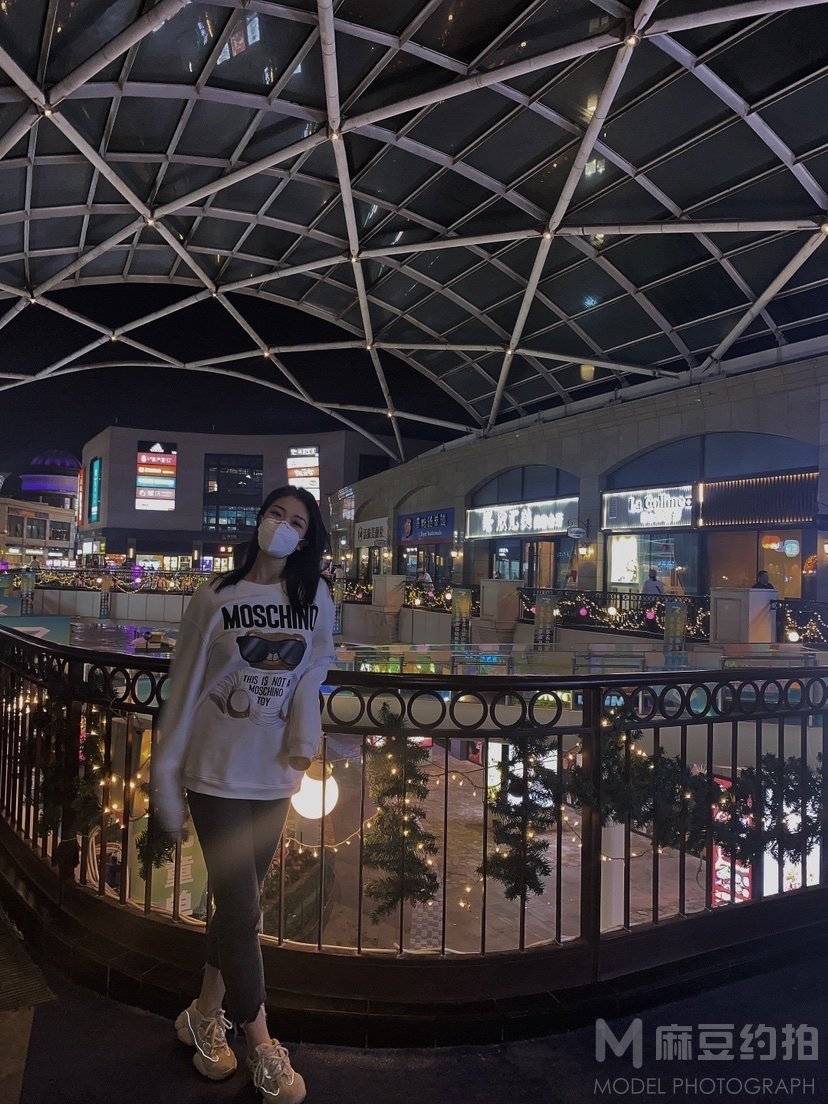 夜景模特