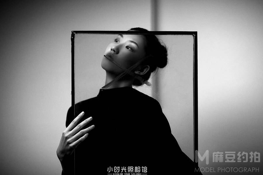 黑白模特