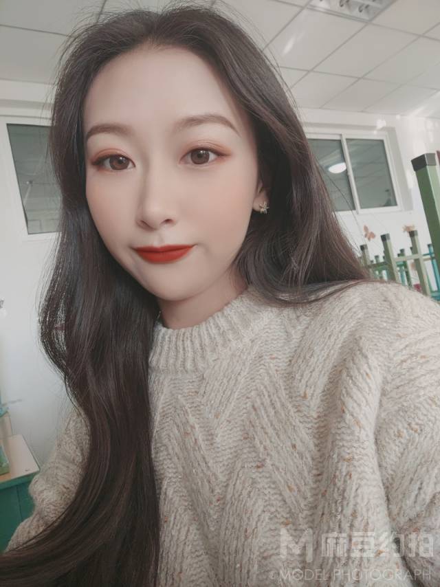 黑白模特