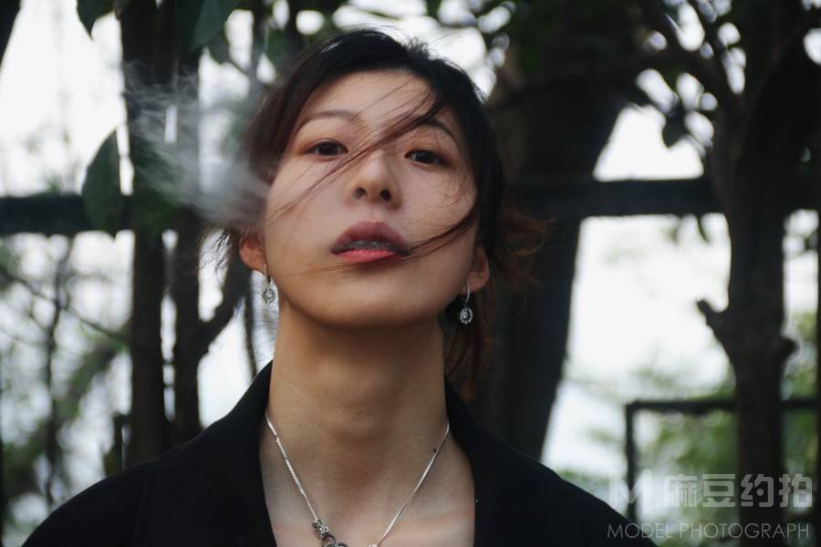 情绪模特