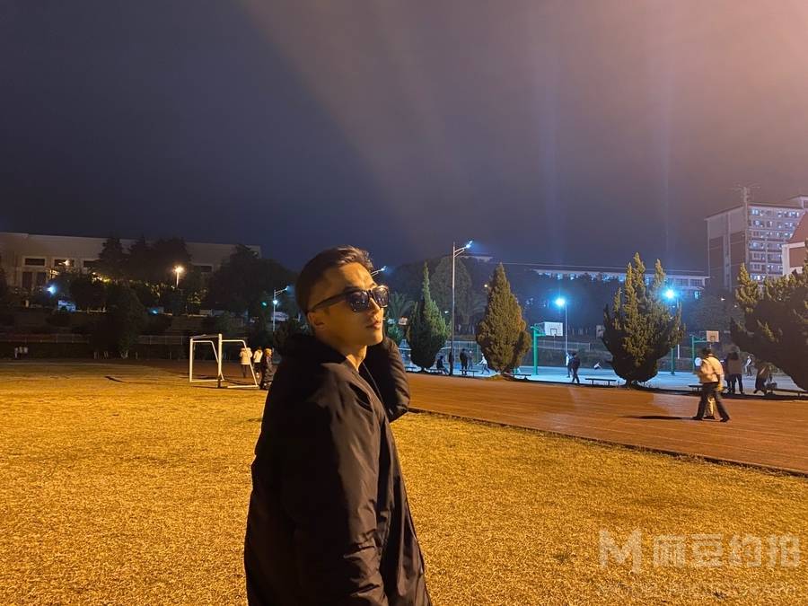 黑白模特