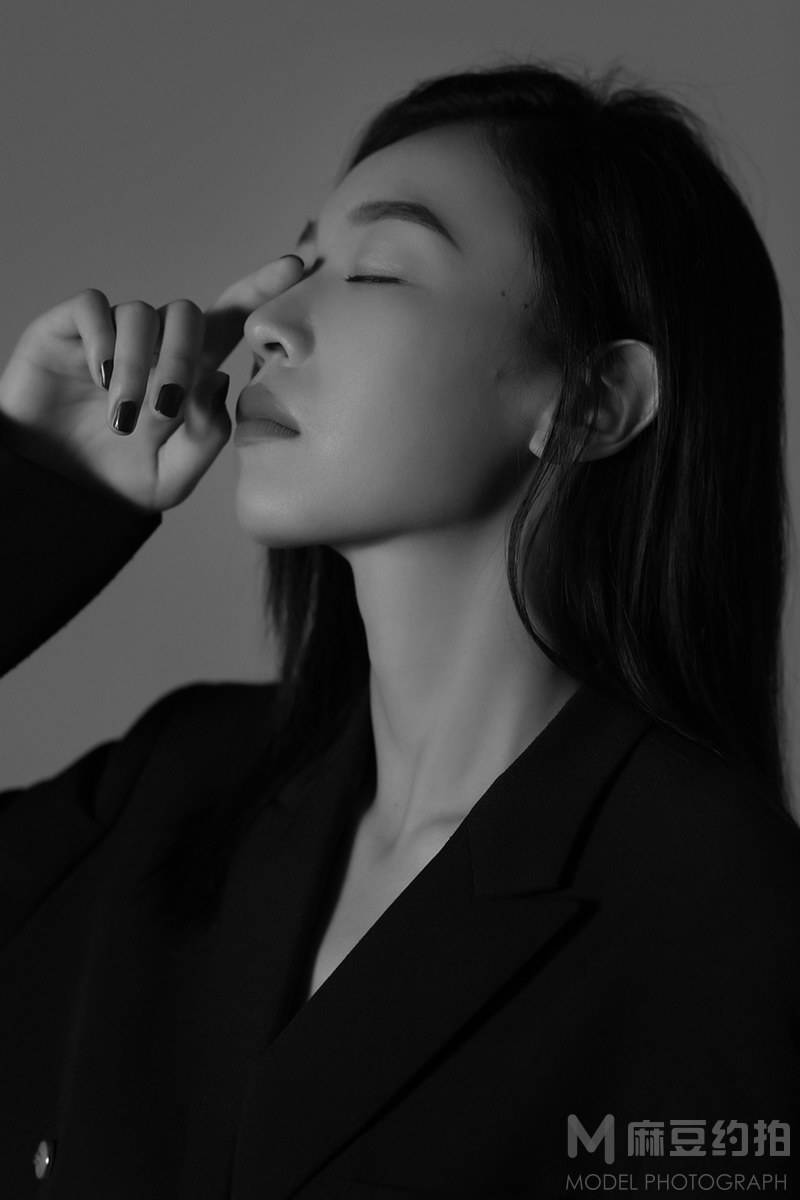 情绪模特
