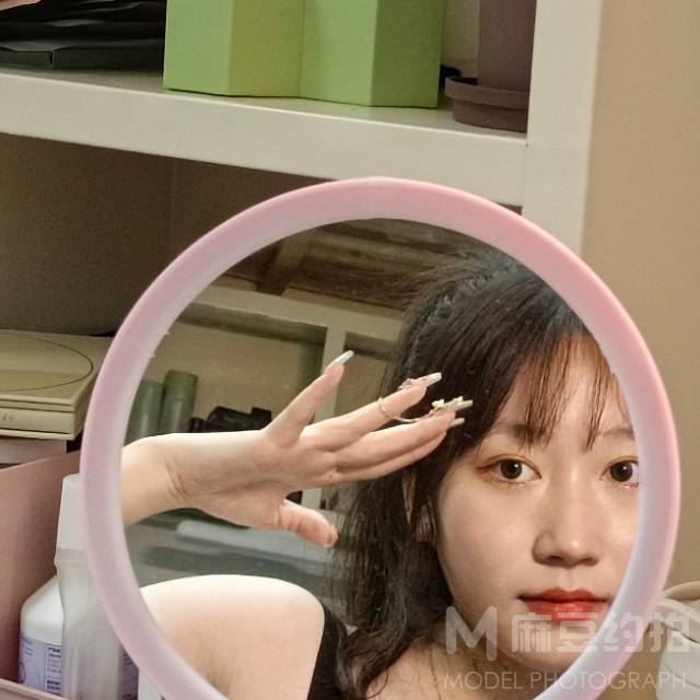 情绪模特