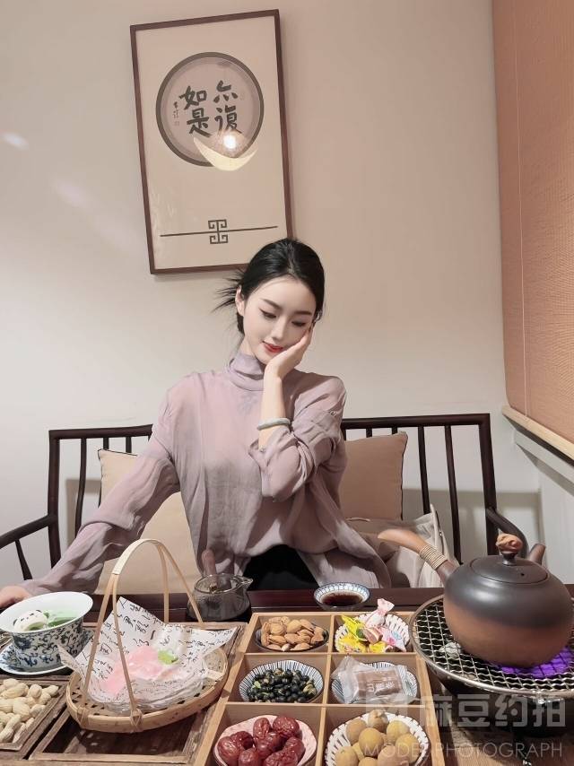 情绪模特