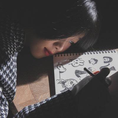 情绪模特