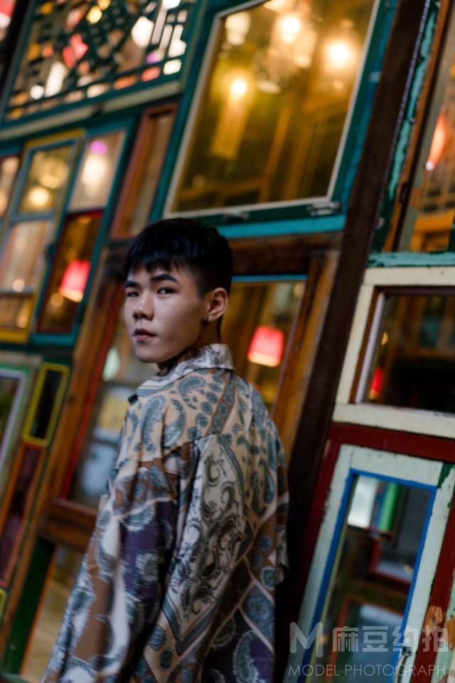 情绪模特