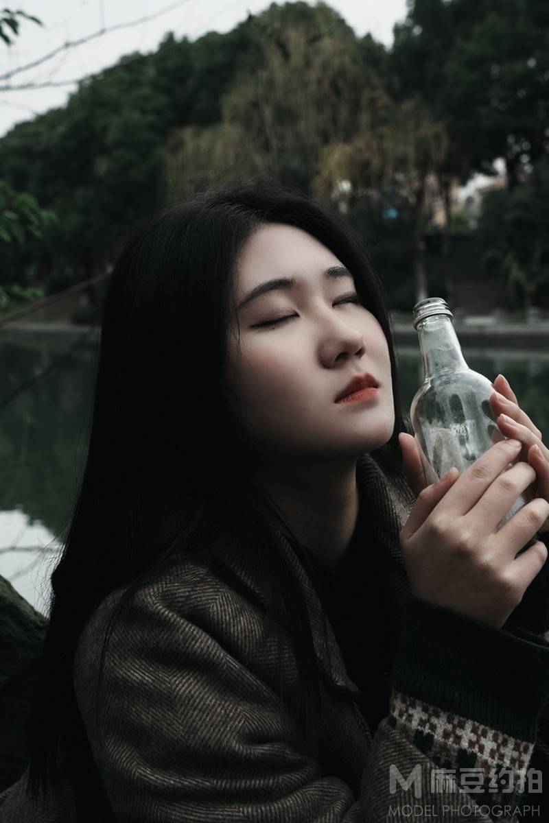 情绪模特