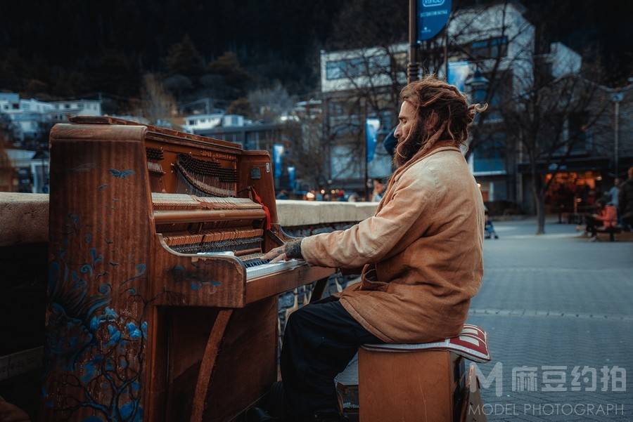 情绪模特