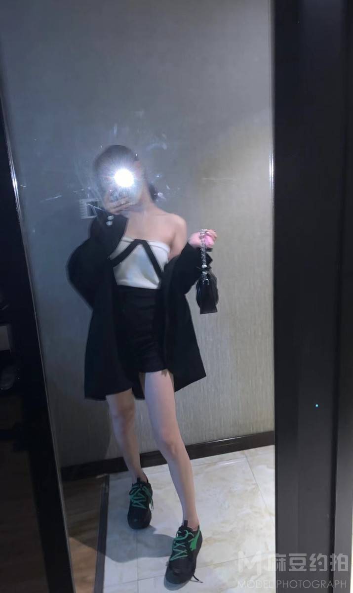 黑白模特