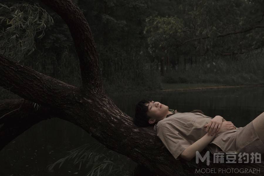 情绪模特