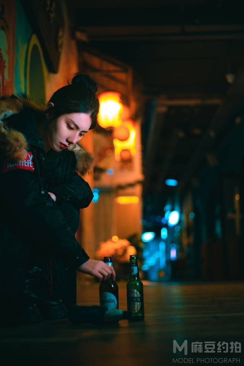 情绪模特