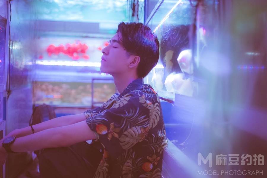 情绪模特