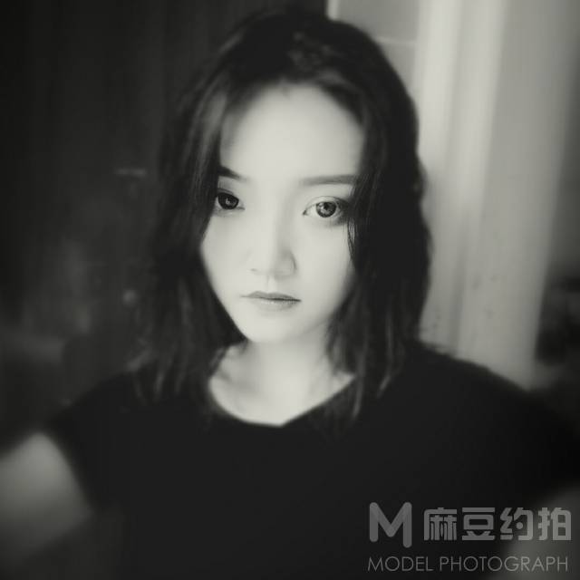 黑白模特