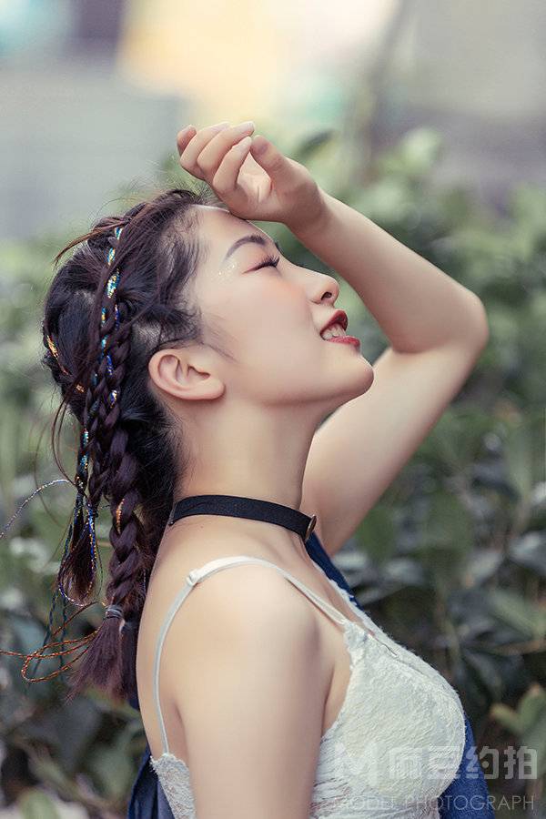 情绪模特