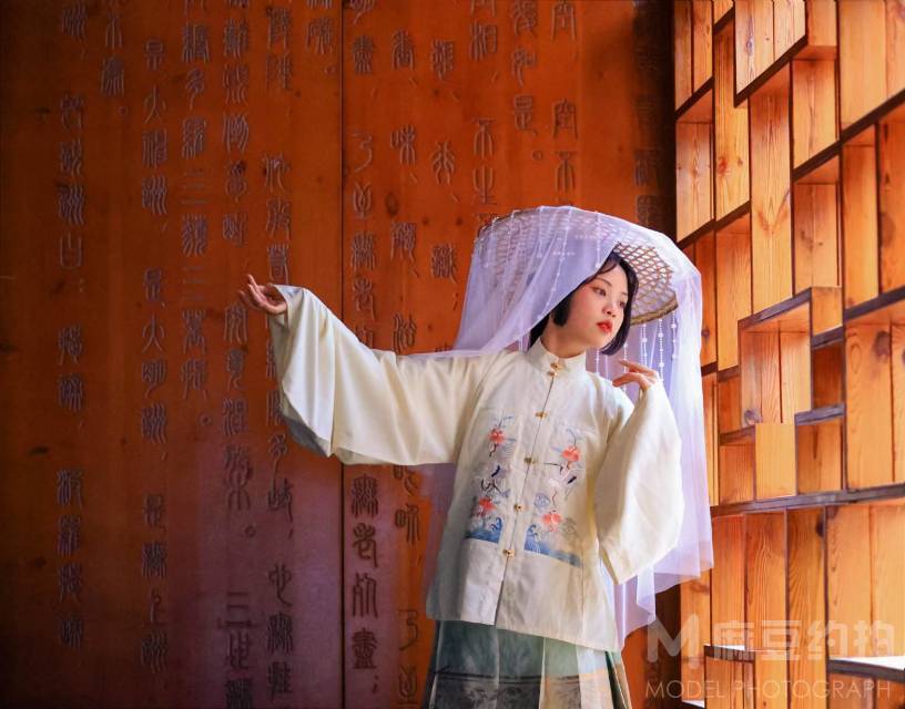 胶片模特