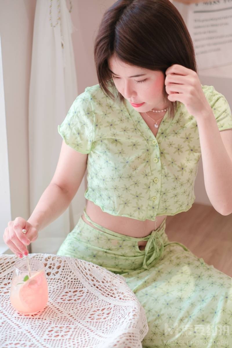 清新模特