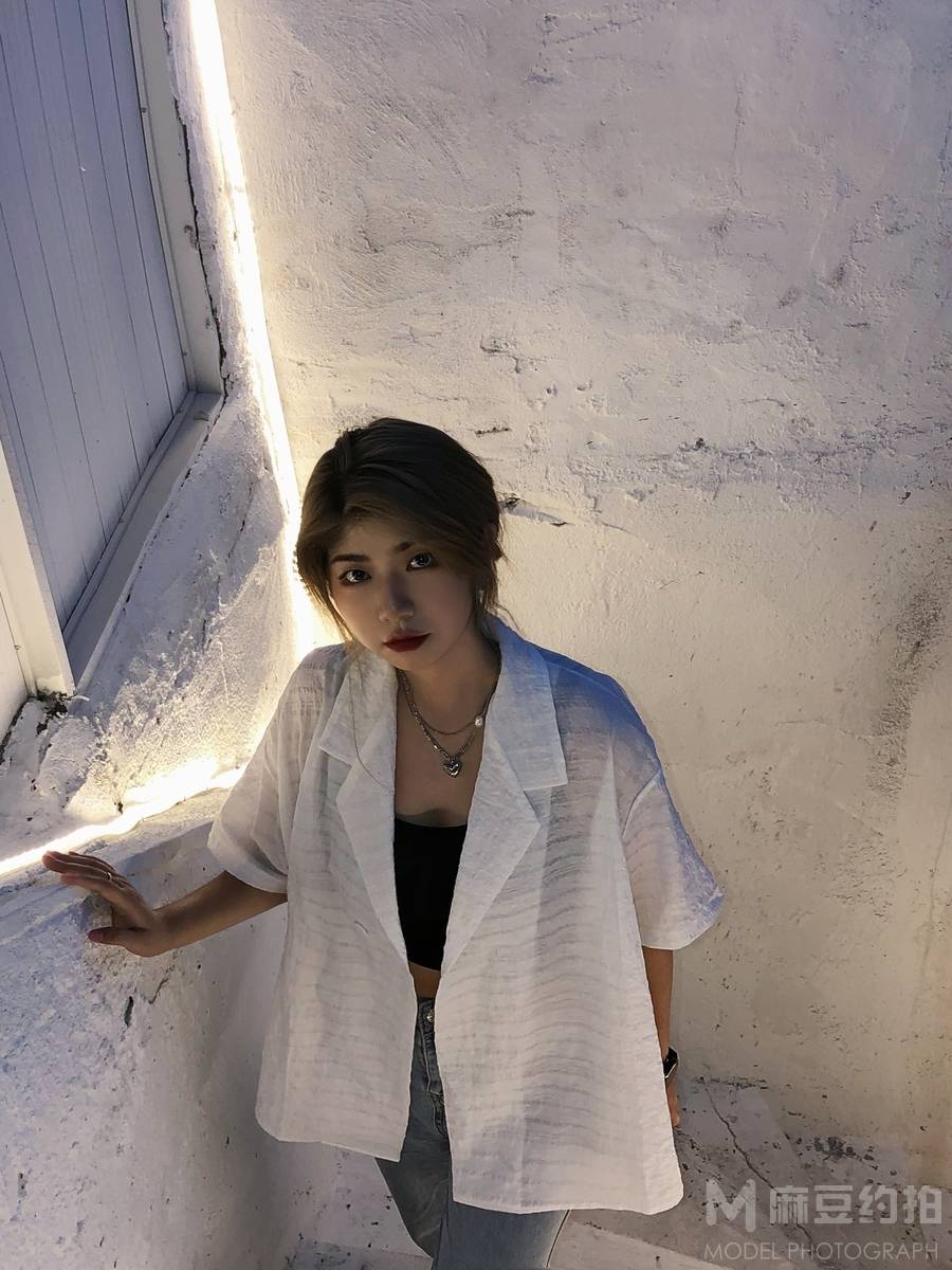 情绪模特