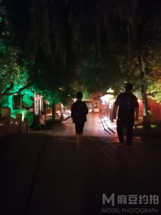 夜景模特