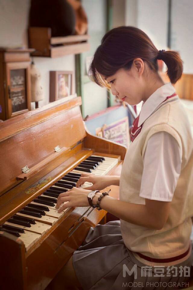 校园模特