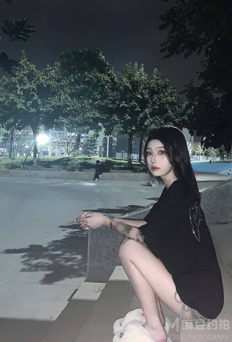 黑白模特