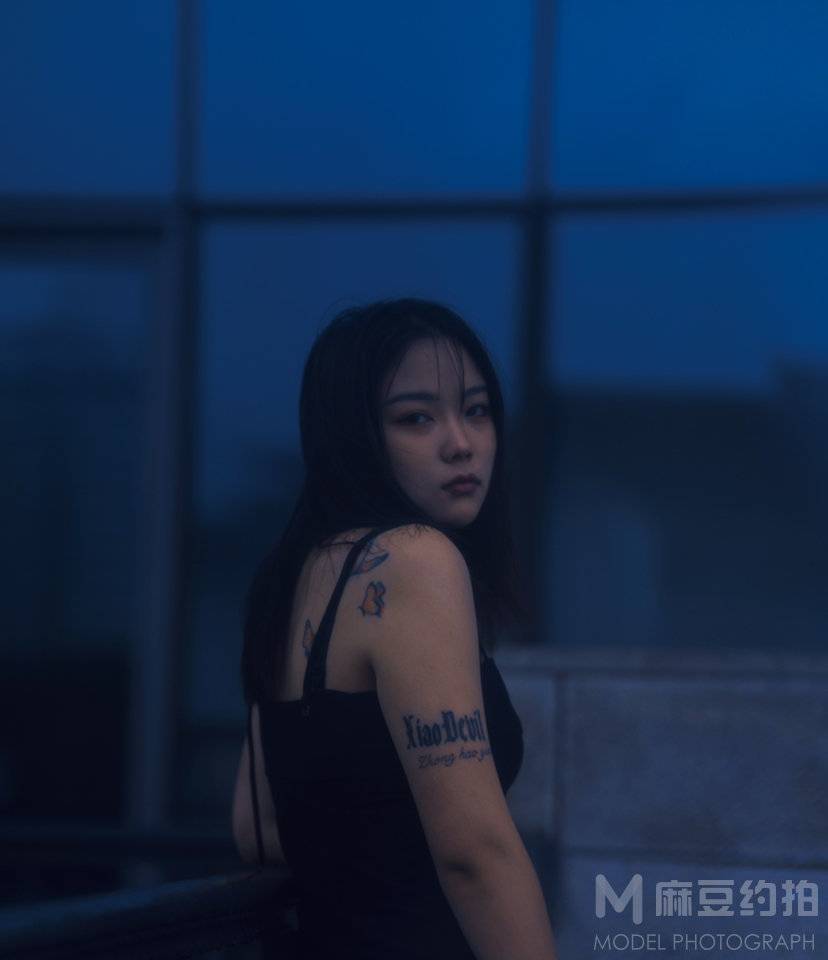 情绪模特
