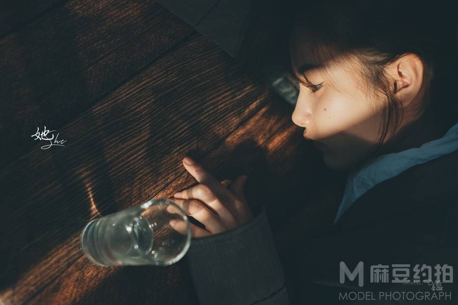 情绪模特