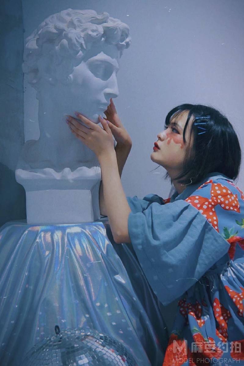 情绪模特