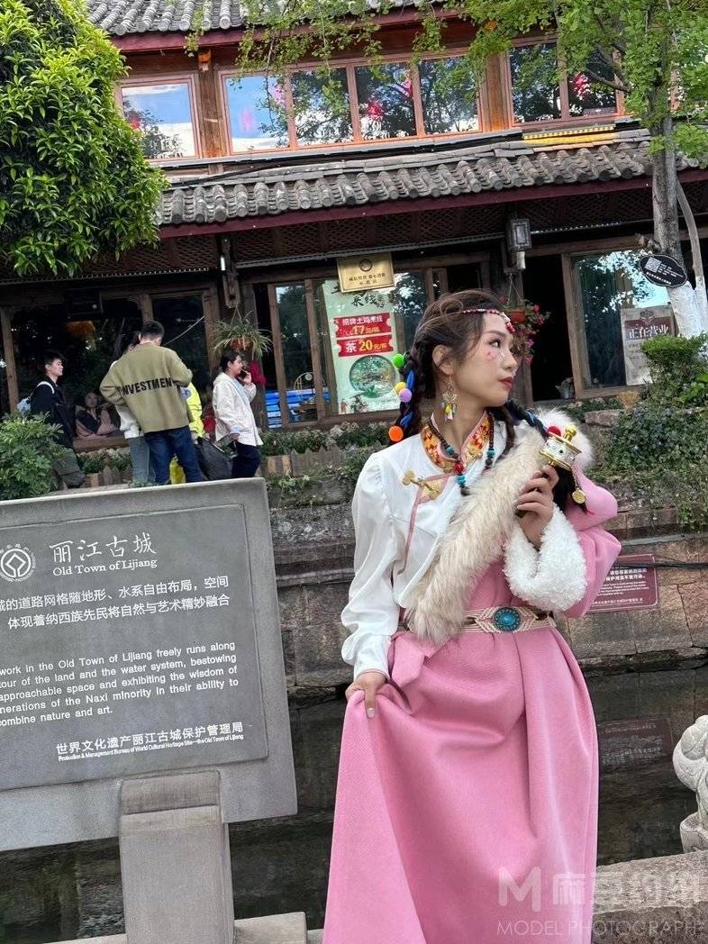 汉服模特