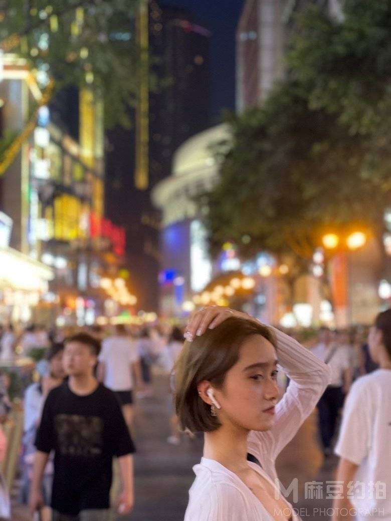 情绪模特