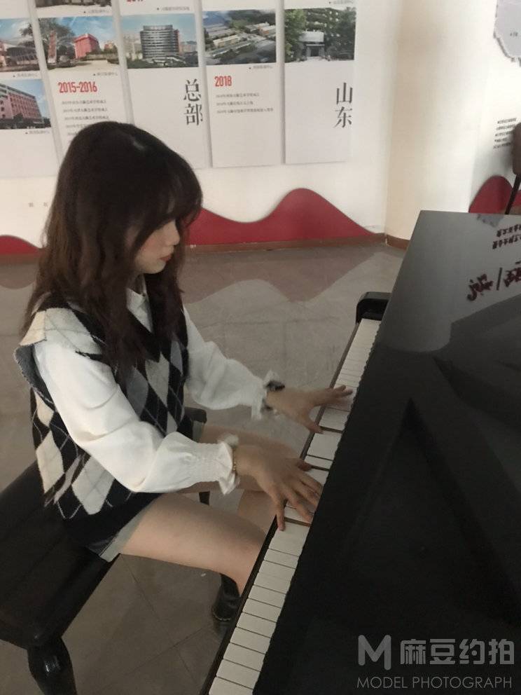 校园模特