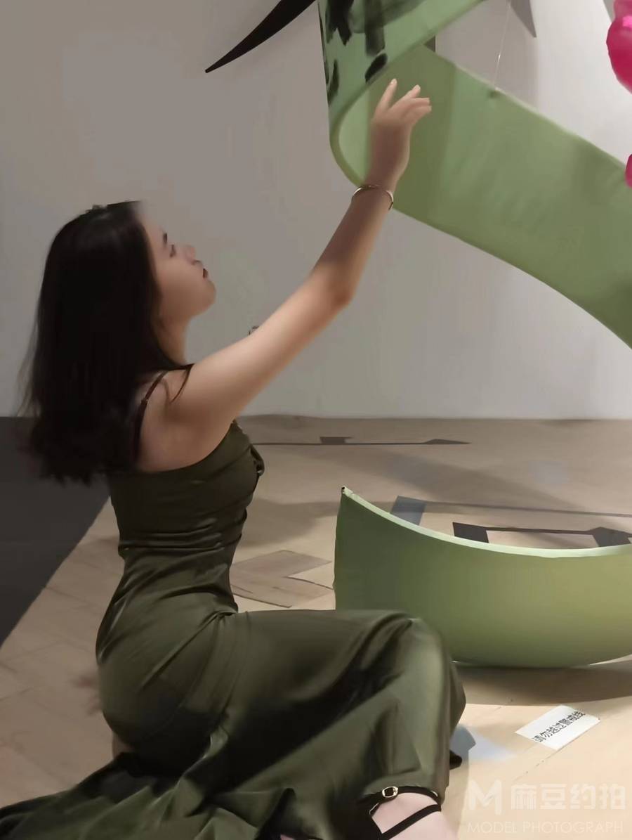 情绪模特