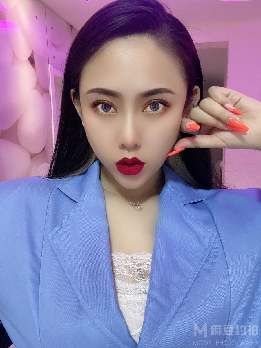 情绪模特