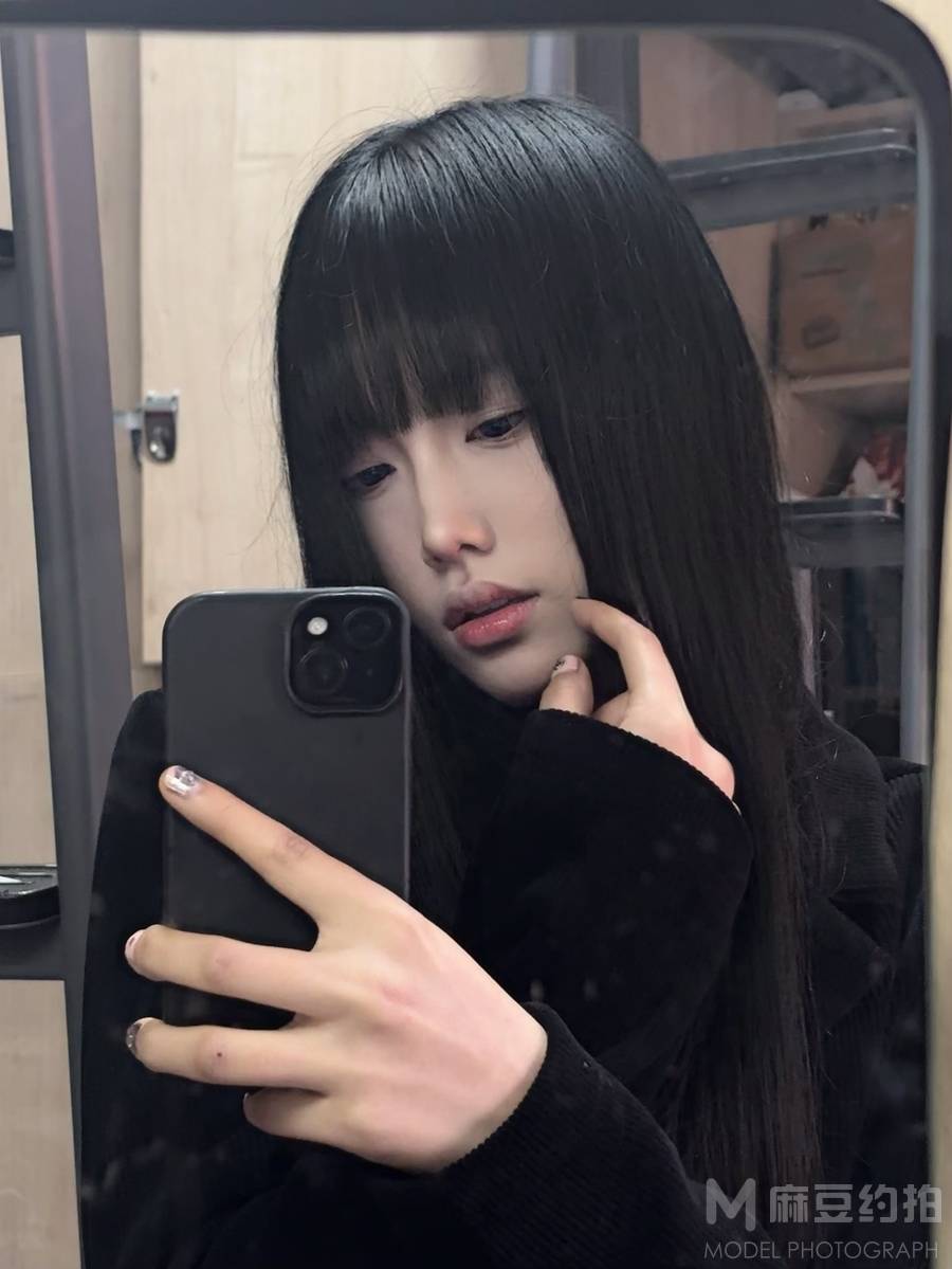 黑白模特