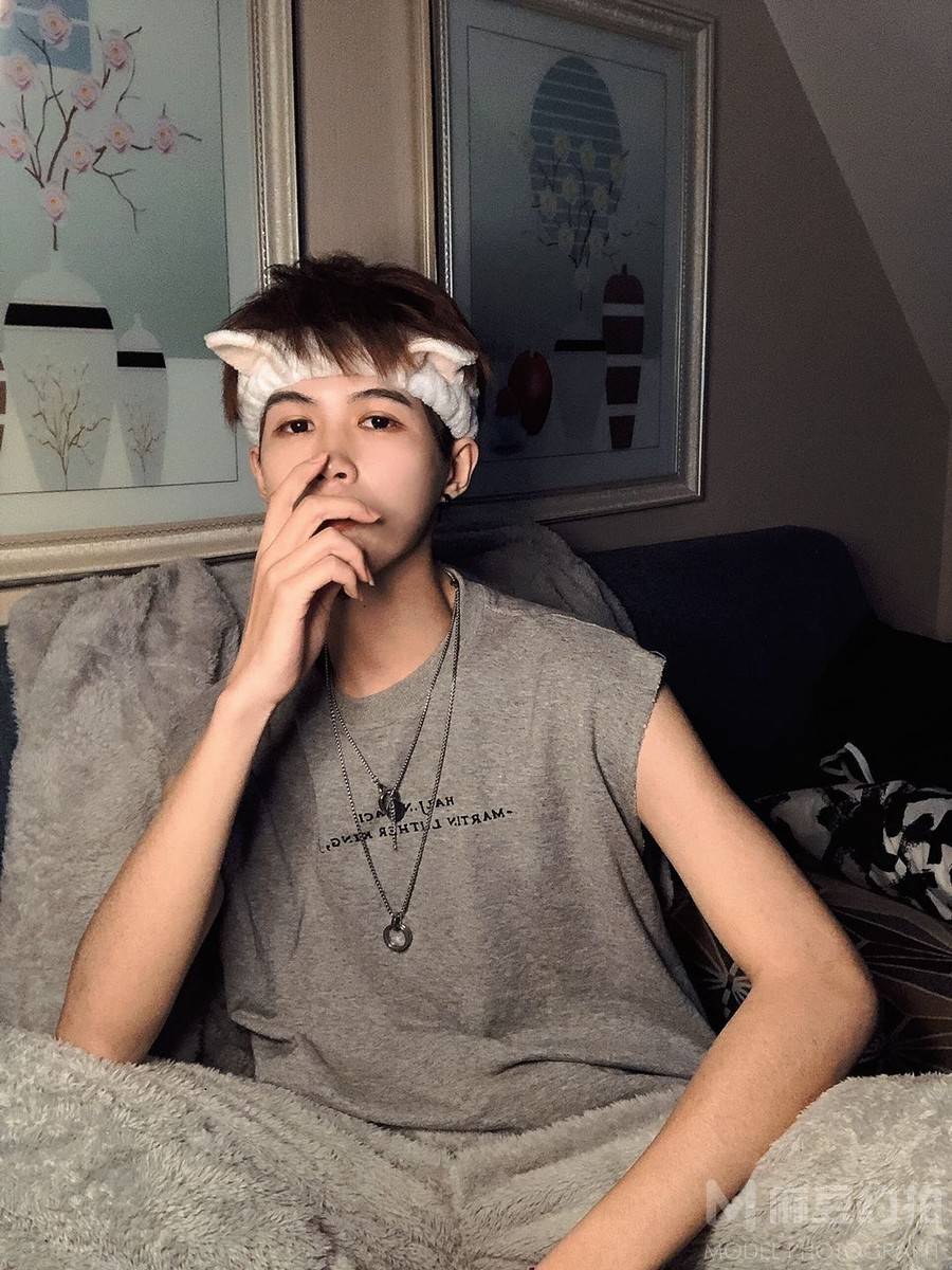 情绪模特