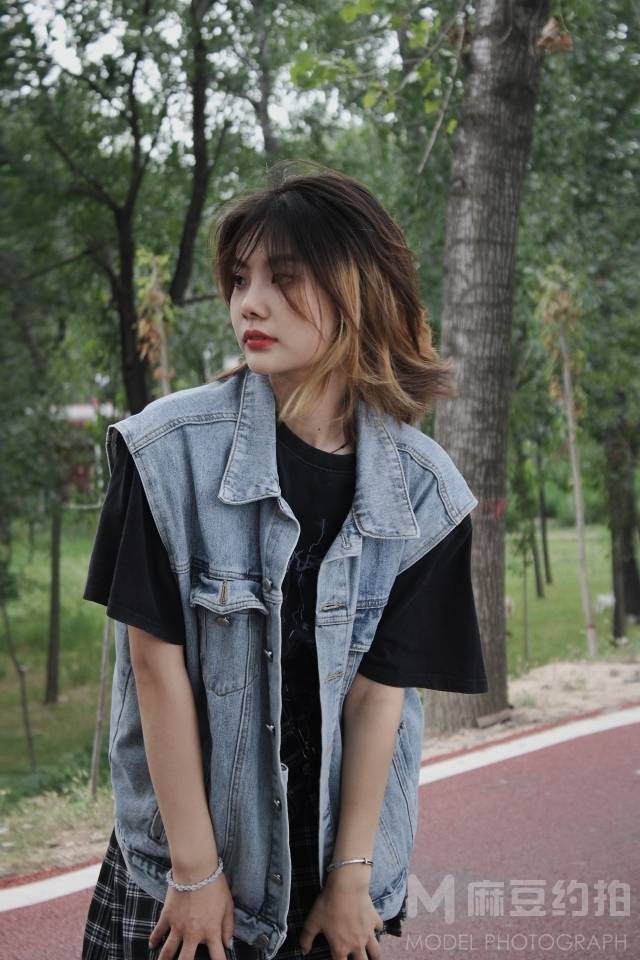 情绪模特