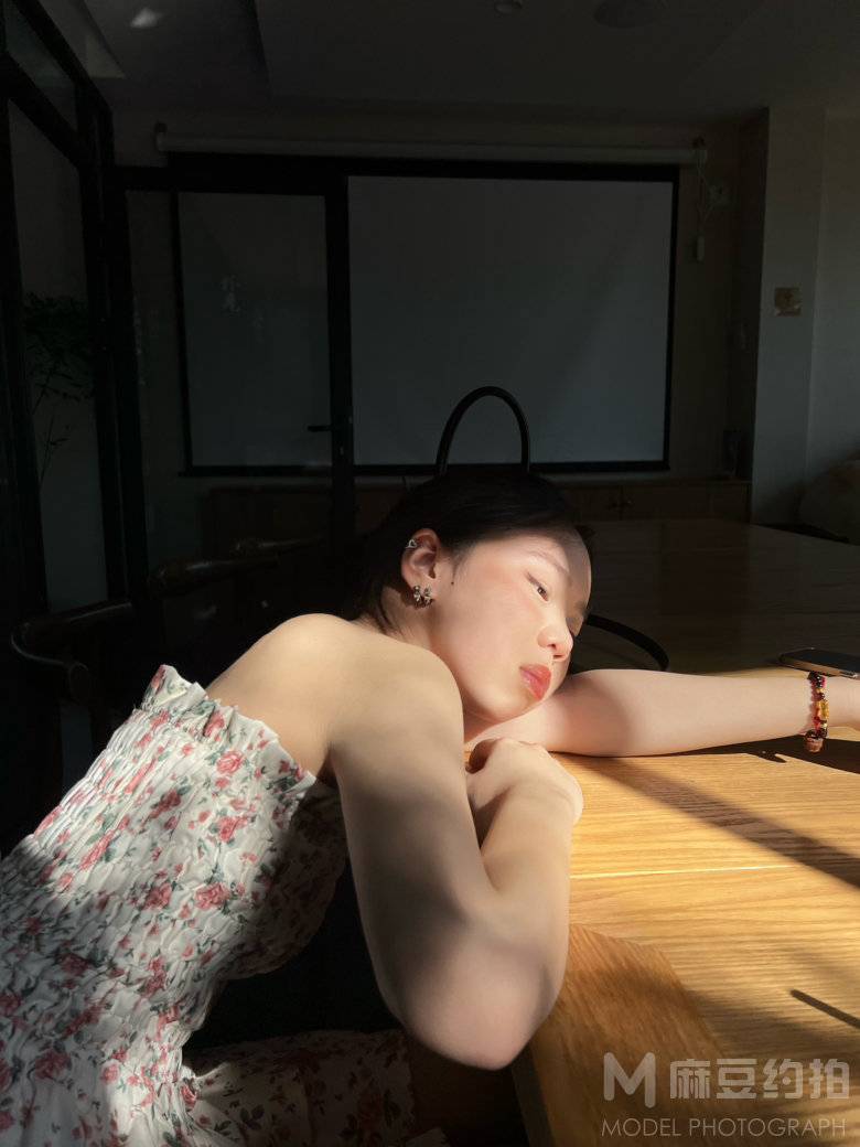 胶片模特
