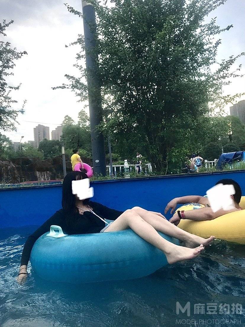 黑白模特