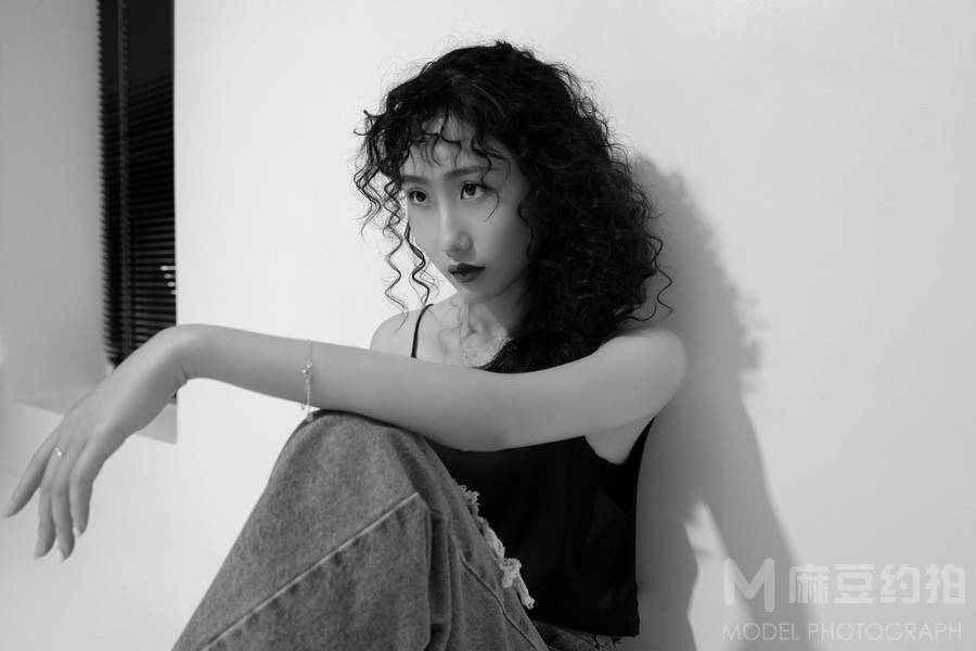 黑白模特