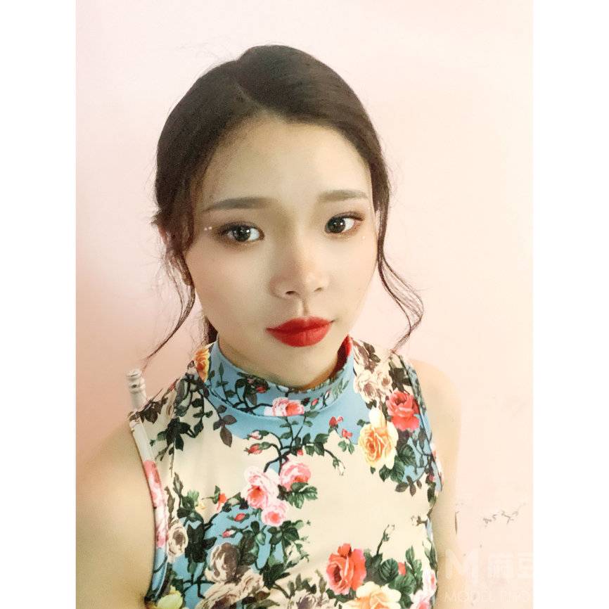 清新模特