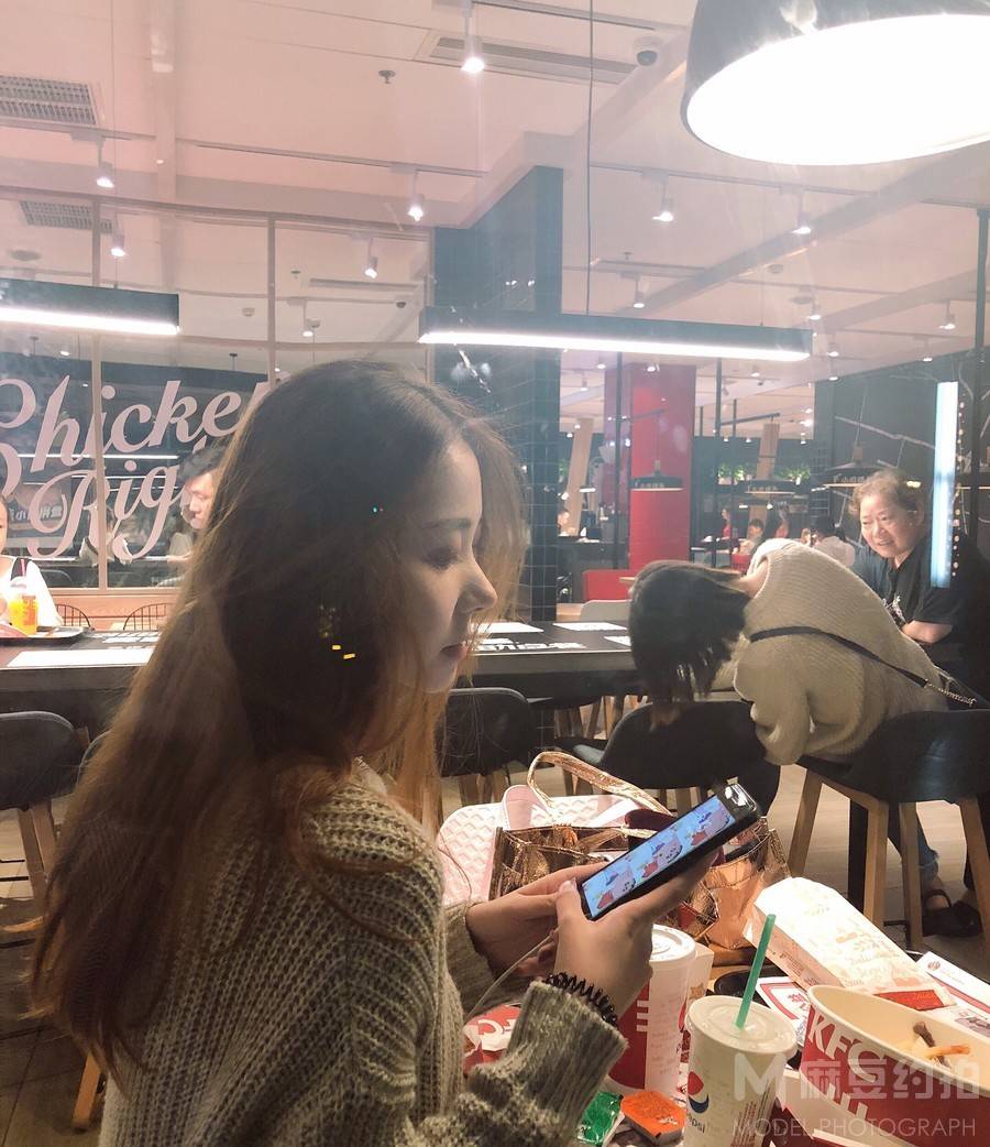 情绪模特