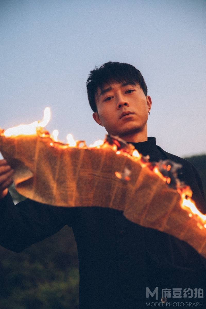 情绪模特