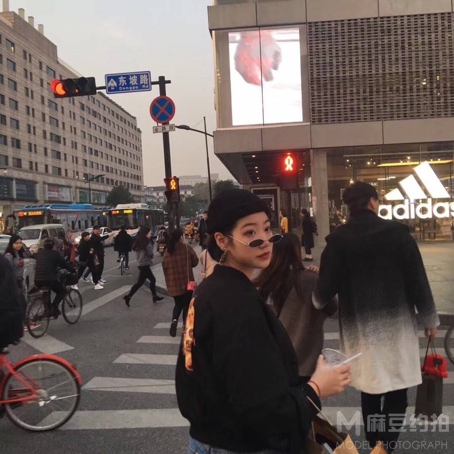 情绪模特