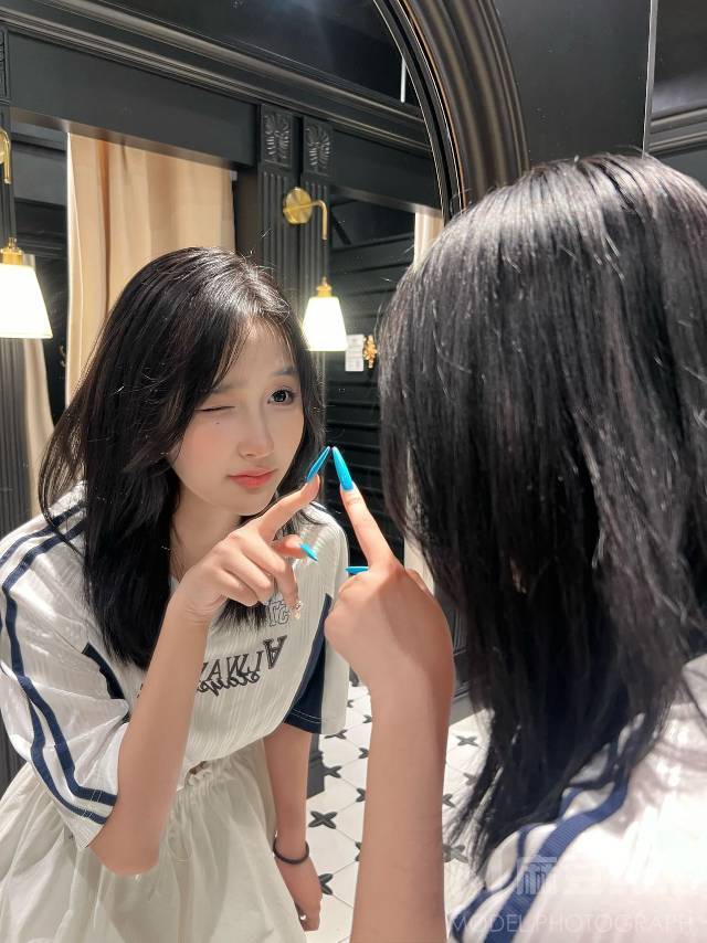 情绪模特