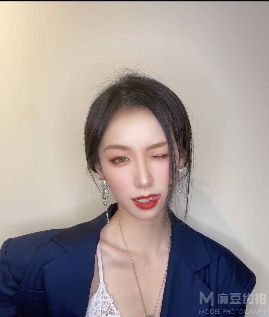 情绪模特