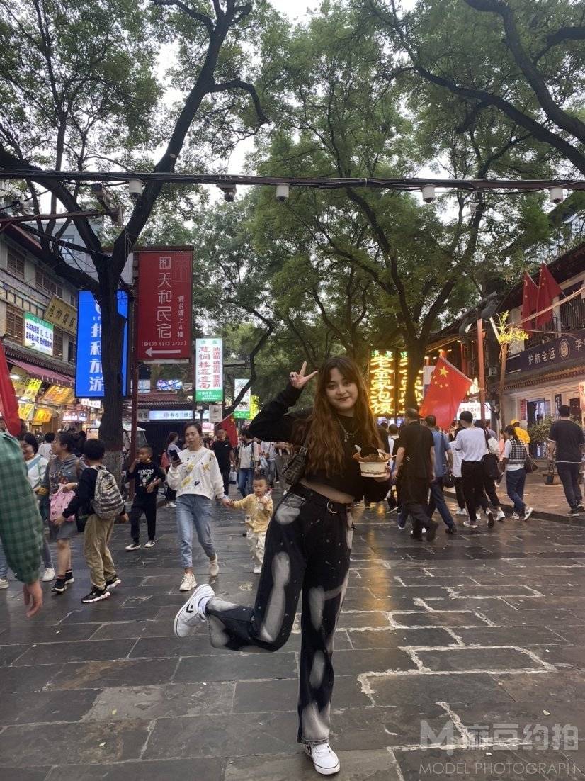 校园模特