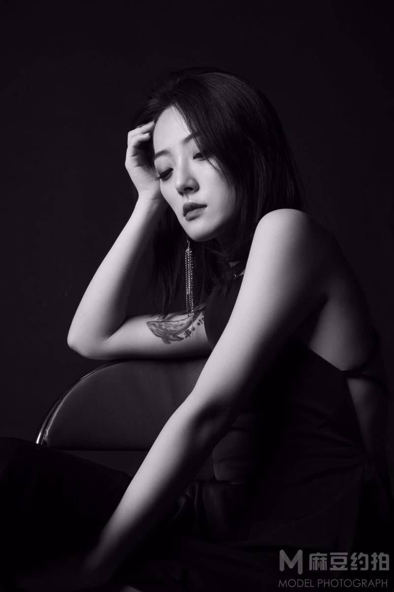 情绪模特